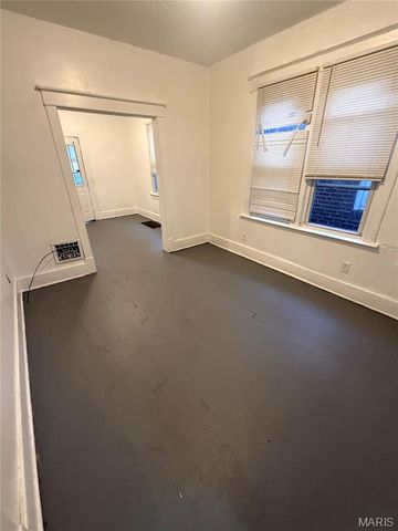 5651 Highland Avenue, St Louis, MO 63112