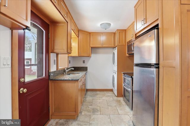 6003 BROOKLAND RD, Alexandria, VA 22310