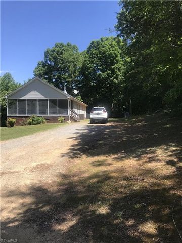 1044 Bunnie Trail, Hamptonville, NC 27020