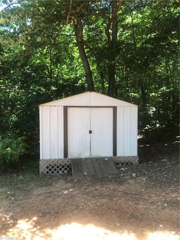 1044 Bunnie Trail, Hamptonville, NC 27020