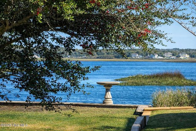 330 Cape Lookout Loop, Emerald Isle, NC 28594