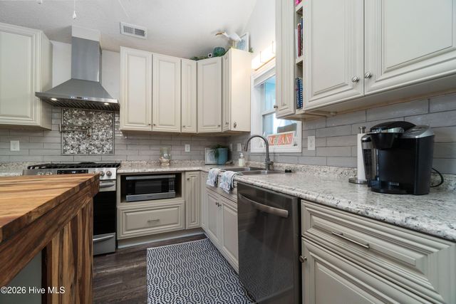 330 Cape Lookout Loop, Emerald Isle, NC 28594