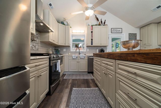 330 Cape Lookout Loop, Emerald Isle, NC 28594