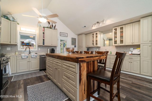 330 Cape Lookout Loop, Emerald Isle, NC 28594