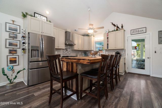 330 Cape Lookout Loop, Emerald Isle, NC 28594