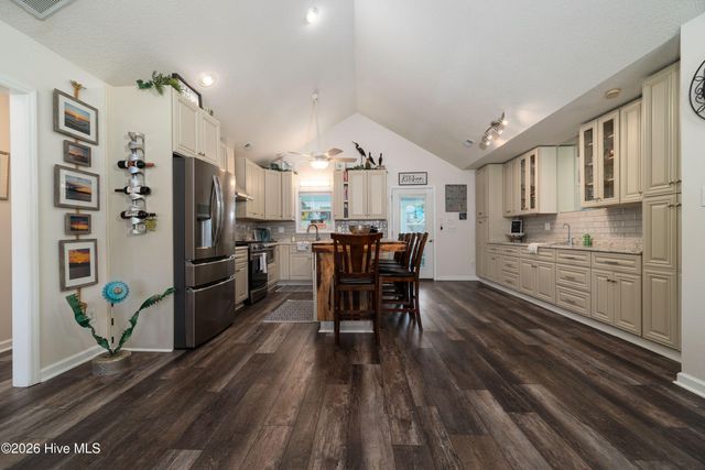 330 Cape Lookout Loop, Emerald Isle, NC 28594