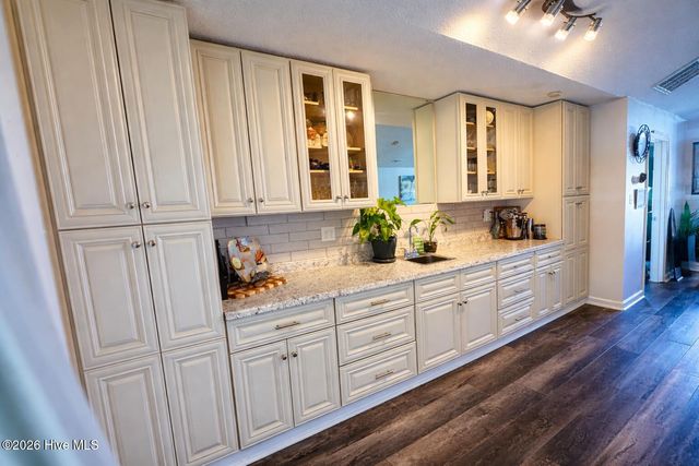 330 Cape Lookout Loop, Emerald Isle, NC 28594