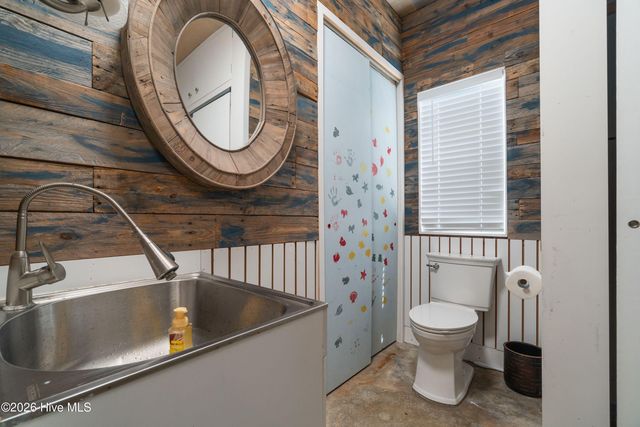 330 Cape Lookout Loop, Emerald Isle, NC 28594