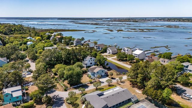 330 Cape Lookout Loop, Emerald Isle, NC 28594