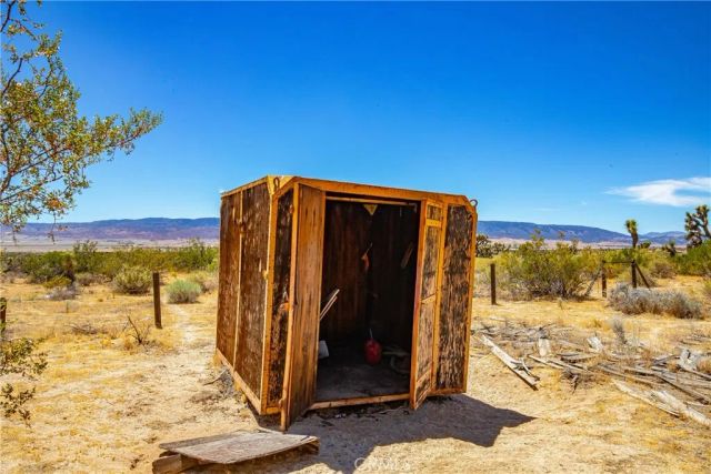2035 230th West, Rosamond, CA 93560