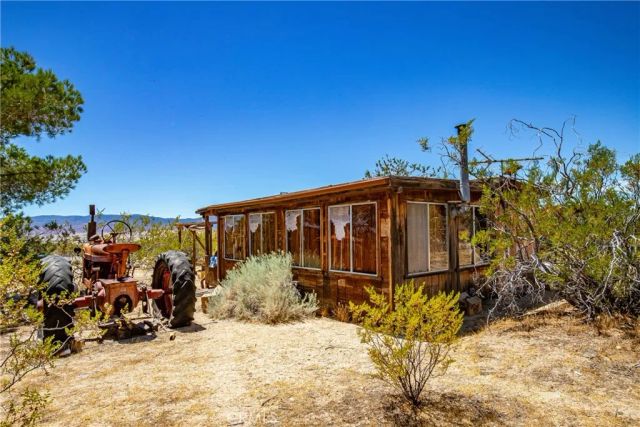 2035 230th West, Rosamond, CA 93560