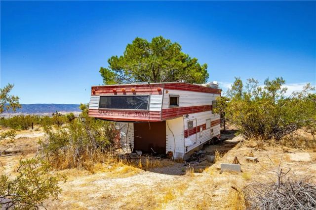 2035 230th West, Rosamond, CA 93560