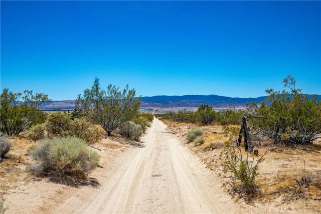 2035 230th West, Rosamond, CA 93560