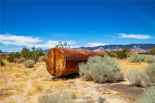 2035 230th West, Rosamond, CA 93560