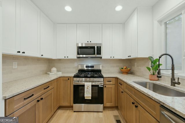 6231 Emerald Springs Drive, Acworth, GA 30102