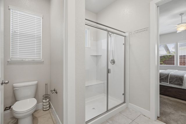 2466 Paramount Ln, Manteca, CA 95337