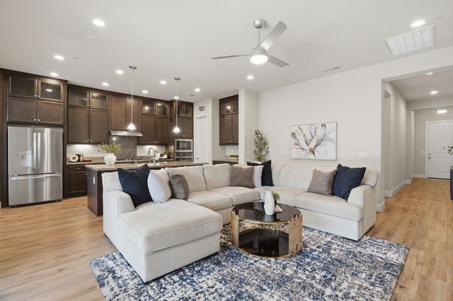 2466 Paramount Ln, Manteca, CA 95337