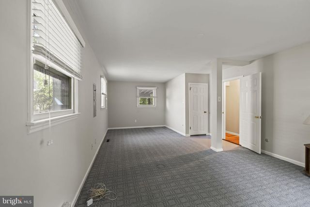 621 S FORKLANDING RD, Maple Shade, NJ 08052