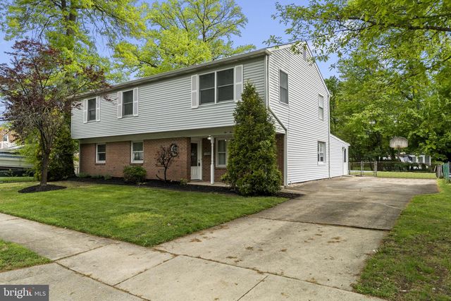 621 S FORKLANDING RD, Maple Shade, NJ 08052