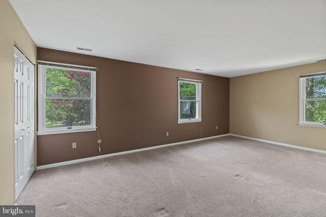621 S FORKLANDING RD, Maple Shade, NJ 08052
