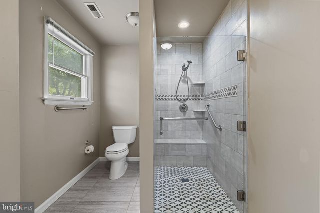 621 S FORKLANDING RD, Maple Shade, NJ 08052