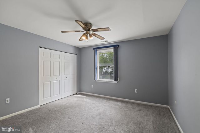 621 S FORKLANDING RD, Maple Shade, NJ 08052