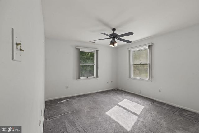 621 S FORKLANDING RD, Maple Shade, NJ 08052