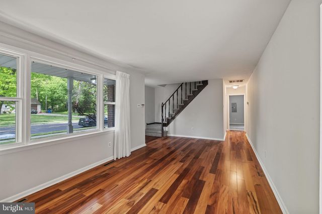 621 S FORKLANDING RD, Maple Shade, NJ 08052
