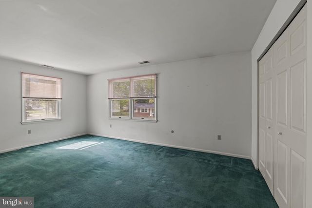 621 S FORKLANDING RD, Maple Shade, NJ 08052