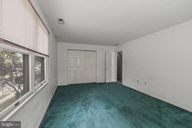 621 S FORKLANDING RD, Maple Shade, NJ 08052