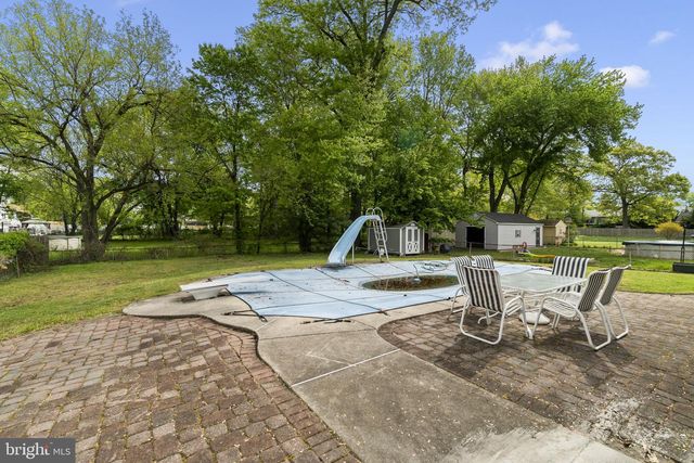 621 S FORKLANDING RD, Maple Shade, NJ 08052