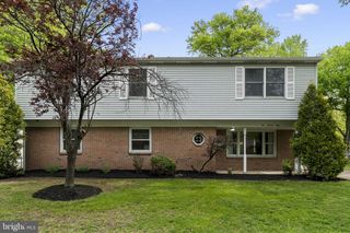 621 S FORKLANDING RD, Maple Shade, NJ 08052