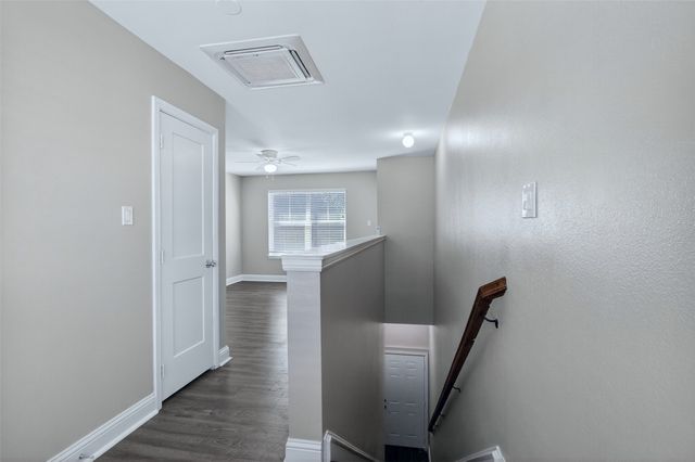 414 Fulton Street 100, Denton, TX 76201