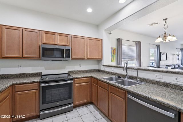 34695 S Discovery Lane, Red Rock, AZ 85145