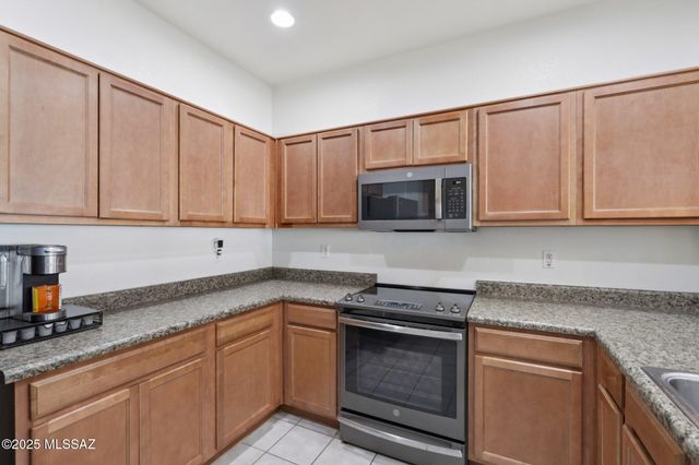 34695 S Discovery Lane, Red Rock, AZ 85145