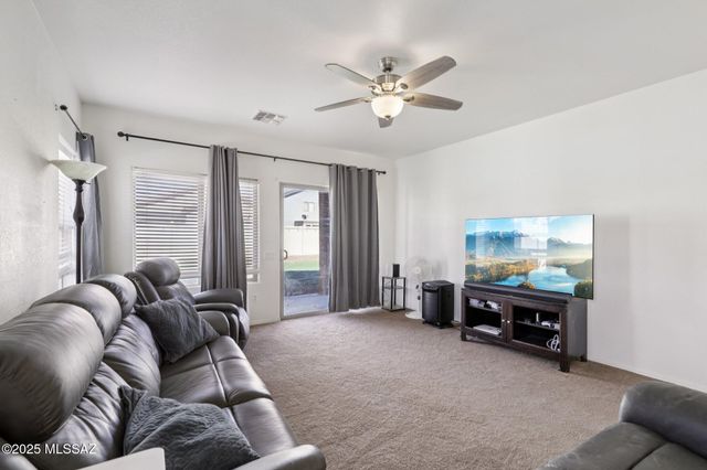 34695 S Discovery Lane, Red Rock, AZ 85145