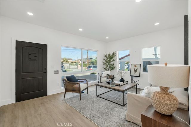 834 W 95th Street, Los Angeles, CA 90044