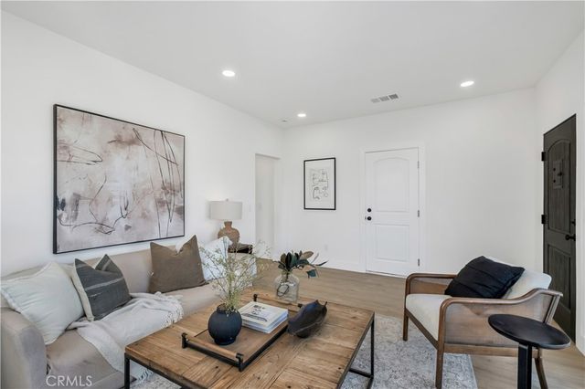 834 W 95th Street, Los Angeles, CA 90044