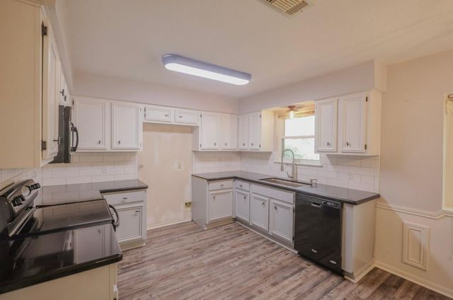 52 Blackgum Court, Lake Jackson, TX 77566