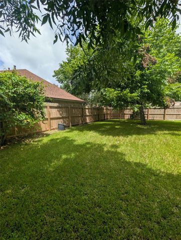 52 Blackgum Court, Lake Jackson, TX 77566