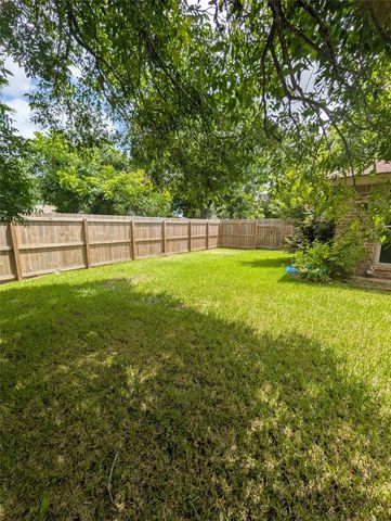 52 Blackgum Court, Lake Jackson, TX 77566