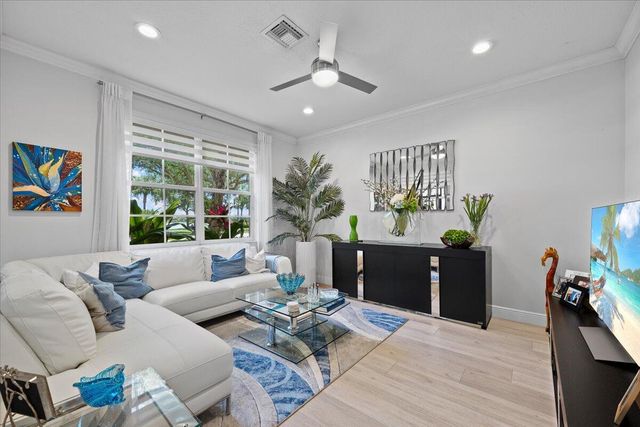 181 Evergrene Parkway 14-b, Palm Beach Gardens, FL 33410