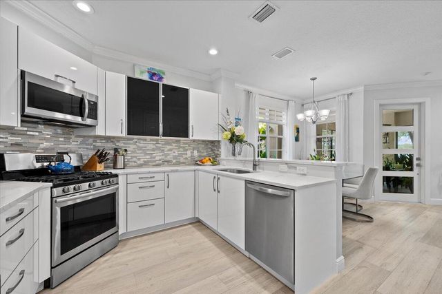 181 Evergrene Parkway 14-b, Palm Beach Gardens, FL 33410