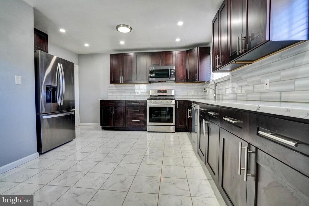 822 AVON RD, Philadelphia, PA 19116