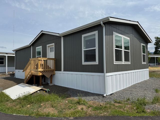 1 Corral Lane #37, Ashland, OR 97520