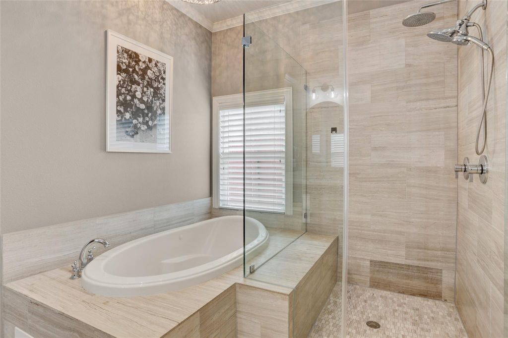 Image 13 of property listing at 2418 Lazybrook Drive, Houston, TX 77008