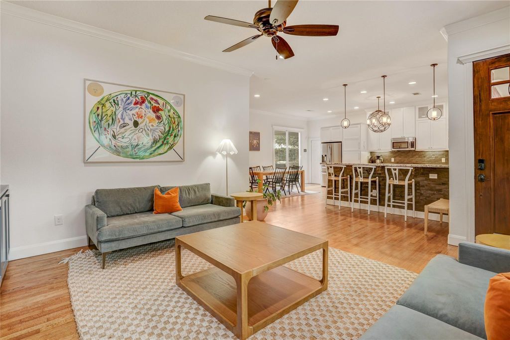 Image 2 of property listing at 2418 Lazybrook Drive, Houston, TX 77008