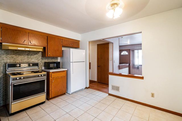 8625 W Petersik STREET, Milwaukee, WI 53224