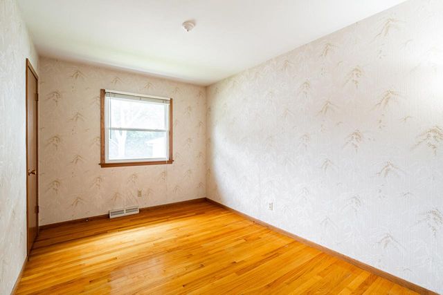 8625 W Petersik STREET, Milwaukee, WI 53224
