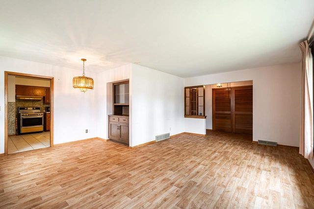 8625 W Petersik STREET, Milwaukee, WI 53224